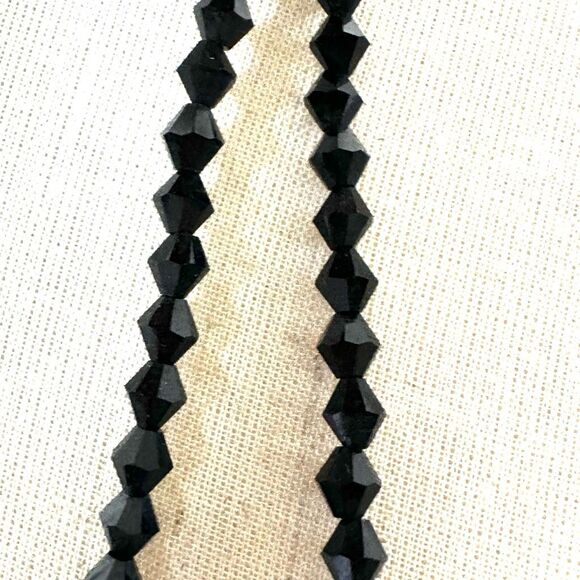 Black beaded necklace - Picture 5 of 8